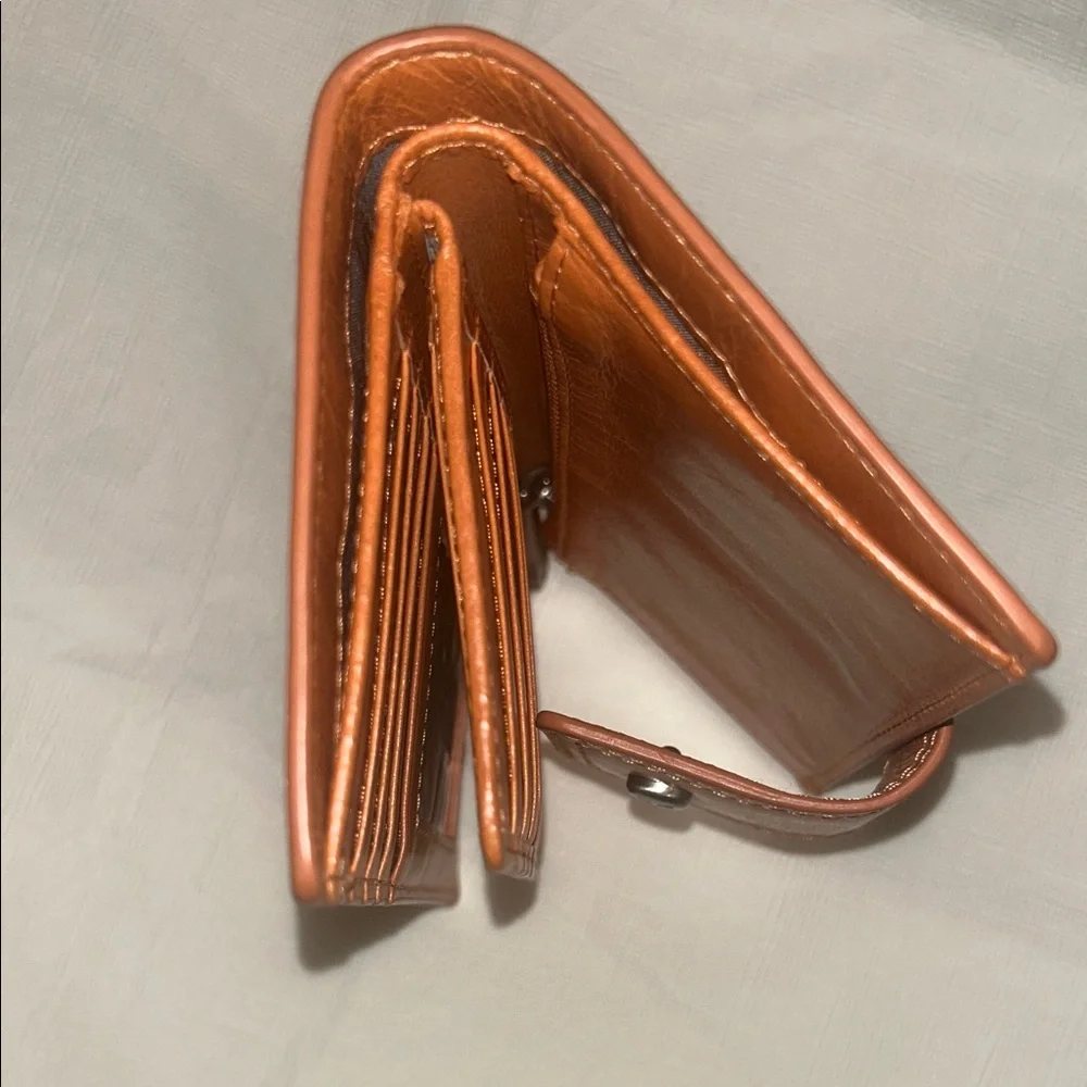 HOBO Tan Leather Wallet a lot of card slots - Picture 5 of 6